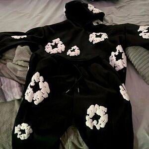 i’m selling denim tears sweatpants and sweatshirt

never worn before